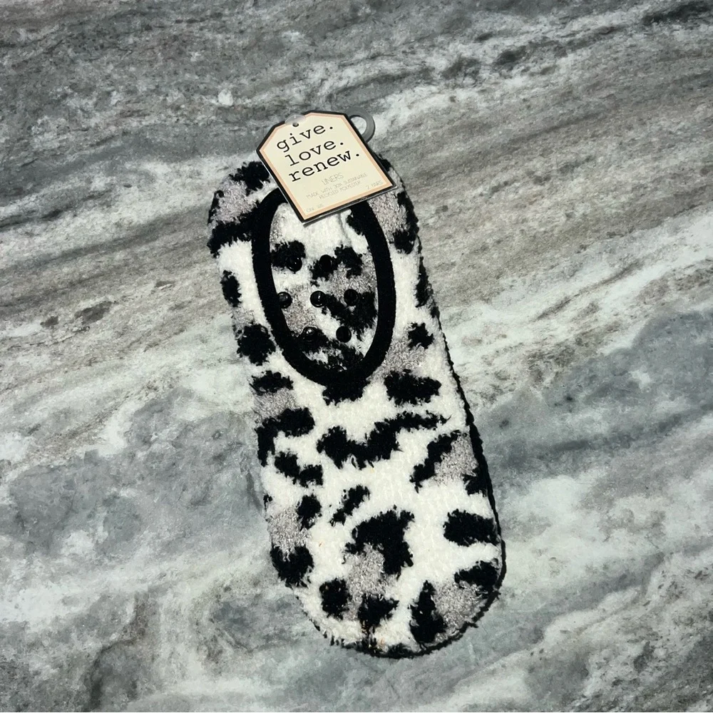 Give Love Renew Women’s Fuzzy Socks Liners 2 Pair Non Slip